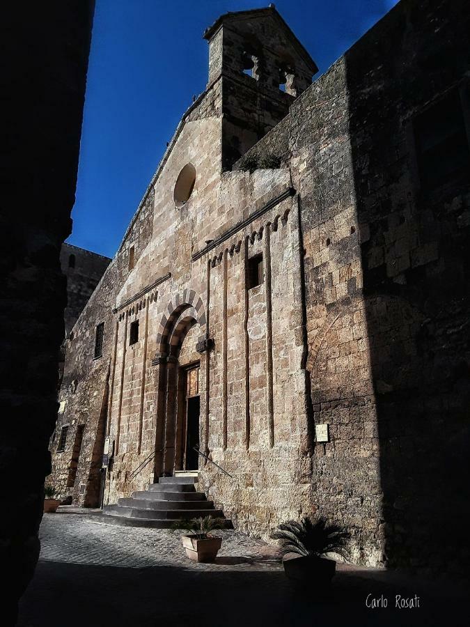 Le Torri Di Tarquinia Bed & Breakfast Bagian luar foto